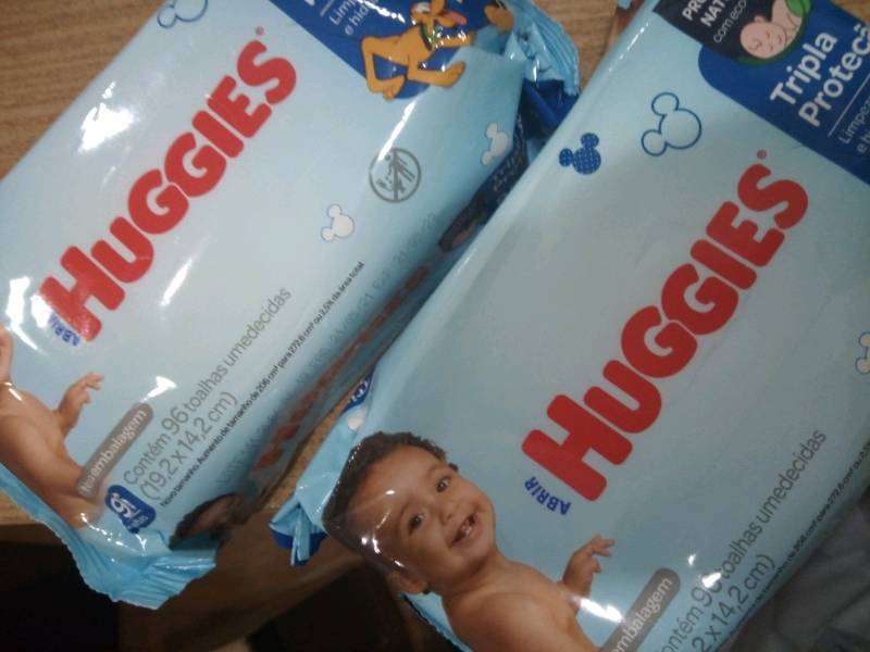 Toalha Umedecida Huggies Tripla Proteção com 96 Unidades (pacote grande)