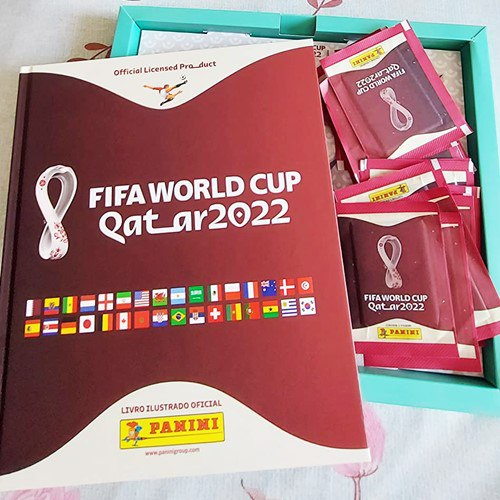 Kit Exclusivo Amazon Com Capa de proteção + 1 Álbum Capa Dura + 30 Envelopes de Figurinhas da Copa Do Mundo Qatar 2022