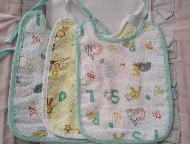 Papi Textil 0938, Babador Felpudo Neutro 25 x 19cm, Verde/ Amarelo, 3 Pecas