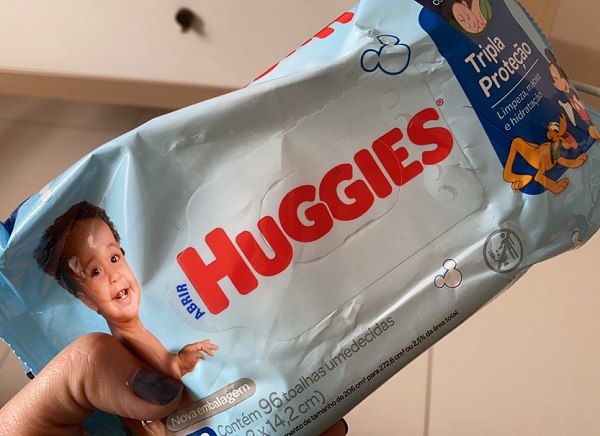 Toalha Umedecida Huggies Tripla Proteção com 96 Unidades (pacote grande)