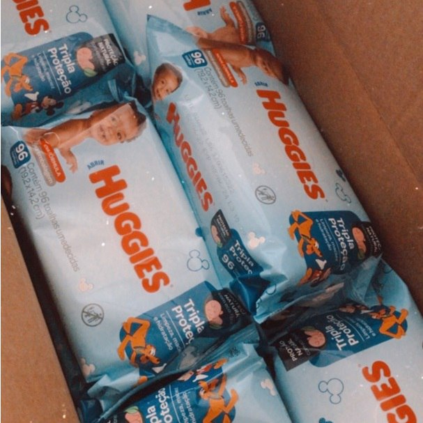 TOALHA UMEDECIDA HUGGIES TRIPLA PROTEÇÃO COM 96 UNIDADES