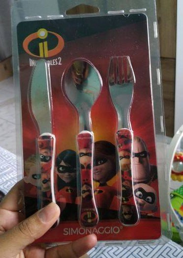 Simonaggio Disney Kids Incríveis Conjunto de Talheres de 3 Peças, Preto/Vermelho