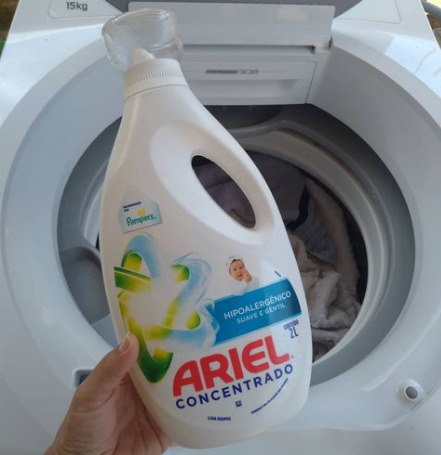 Sabão Líquido Ariel Concentrado Suave e Gentil para Roupa de Bebê 2L