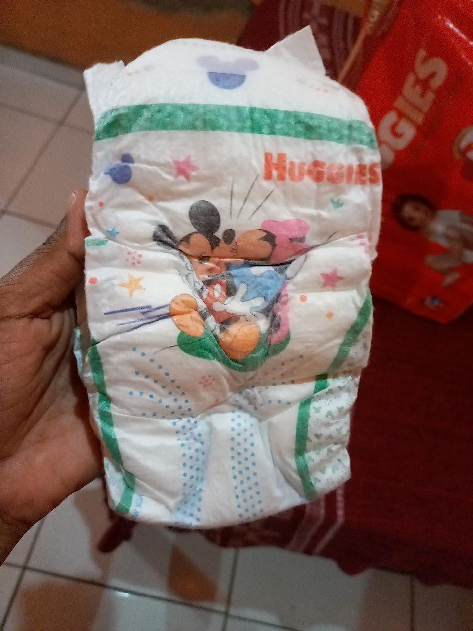 HUGGIES Fralda Supreme Care XXG - 140 fraldas, Cor: Vermelho