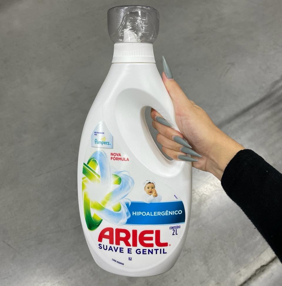 Sabão Líquido Ariel Suave e Gentil 2L
