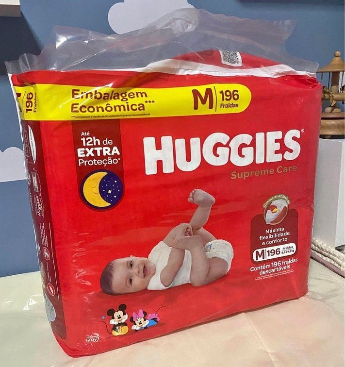 Fralda Huggies Supreme Care  M com 196 unidades