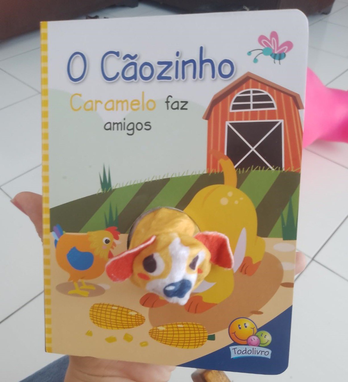 Dedinhos fantoches: Cãozinho Caramelo faz amigos  O