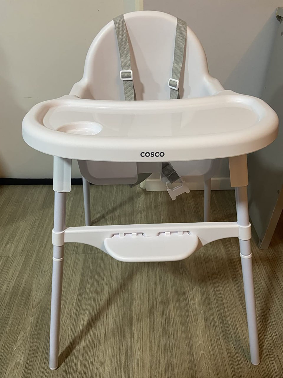 é COSCO 😍 Pode ser usada como cadeira alta para refeições ou cadeira infantil‼️