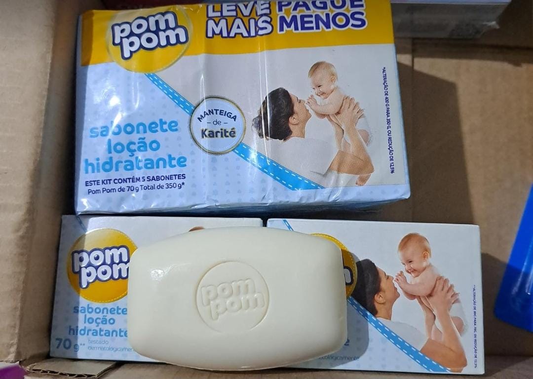 Kit Sabonete em Barra Pom Pom Loção Hidratante com 5 unidades de 70g cada
