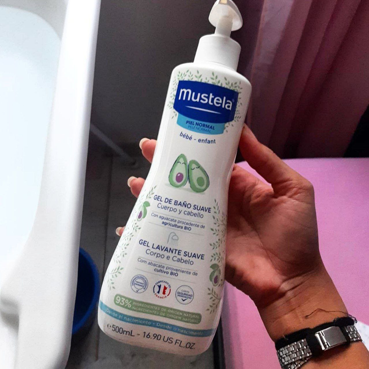 Gel Lavante Suave com Abacate Orgânico, Sabonete Líquido Corpo e Cabelo, Mustela Bebê 500ml