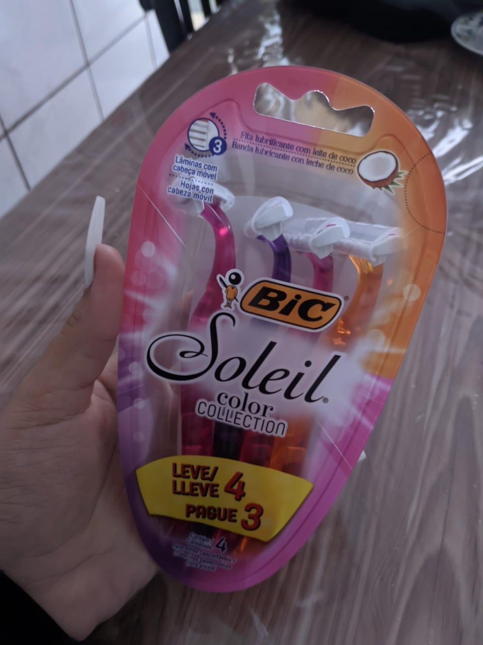 BIC Aparelho De Depilar Soleil Rosa E Roxo Com Fita Lubrificante De Óleo De Coco 919463 2 Unidades