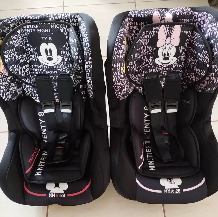 Cadeirinha para Auto Team Tex Disney Trio  Preta Suporta de 0 a 25 Kg