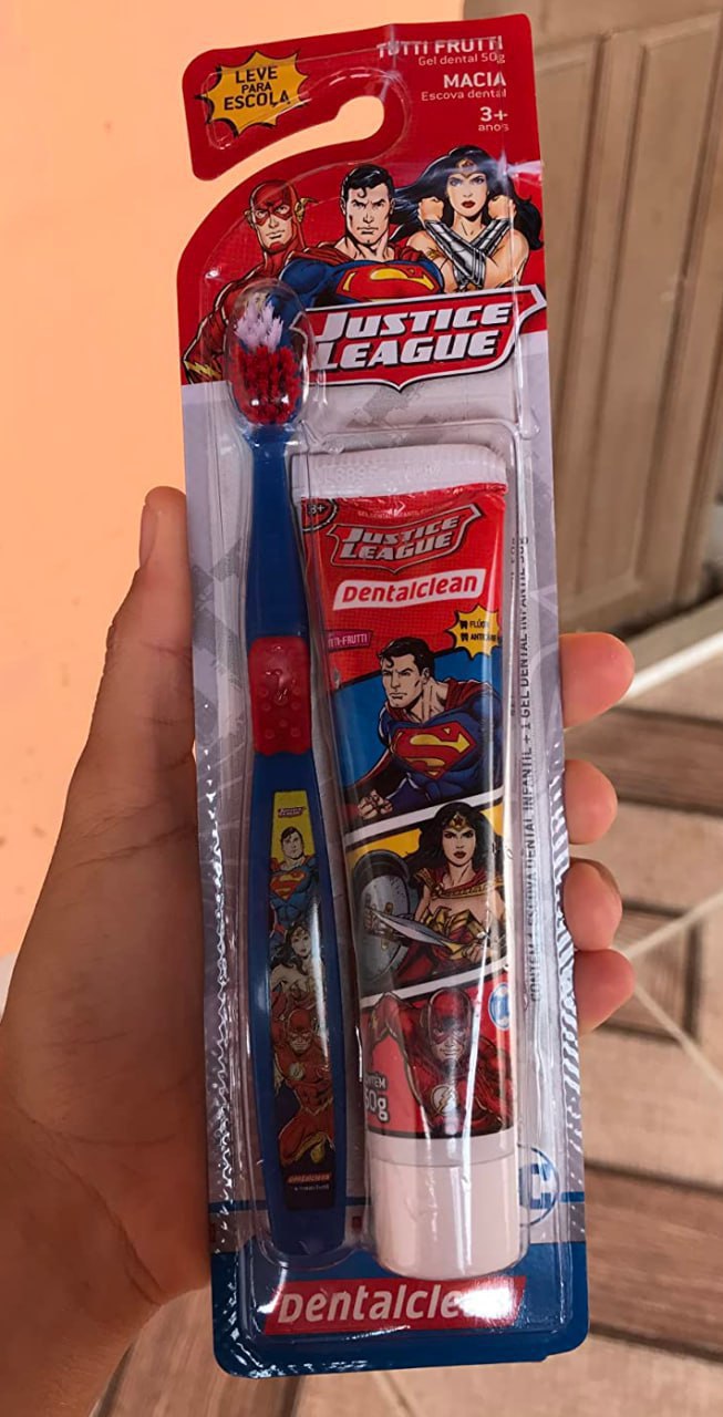 Gel Dental Infantil Liga Da Justiça Tutti Frutti 50g + Escova De Dentes Dentalclean