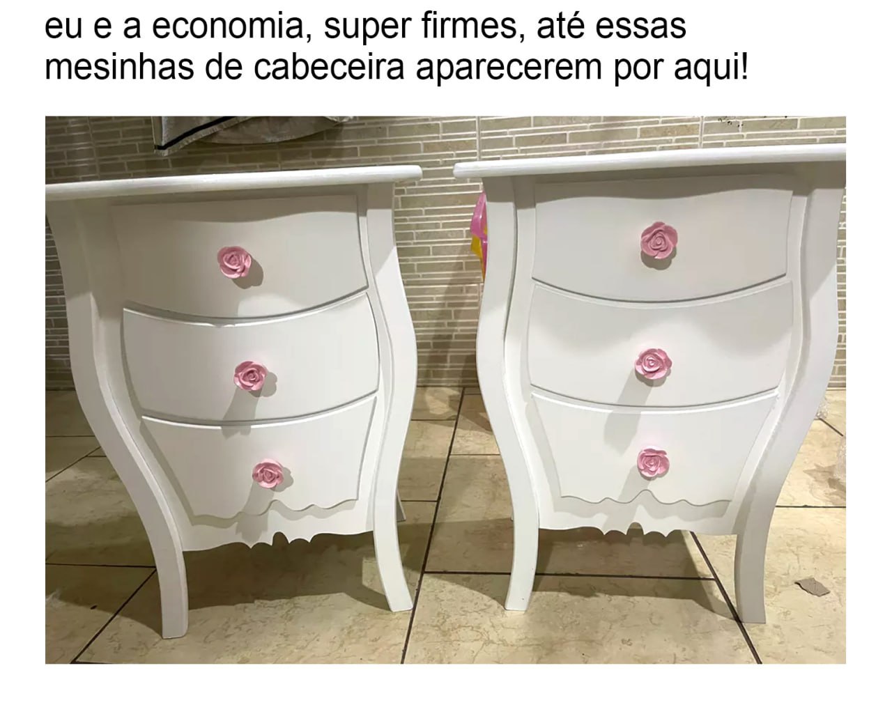 Mesa de Cabeceira 3 gavetas Bombe Puxador de Flor para Quarto de Menina