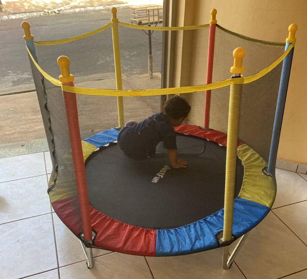 Cama Elástica Infantil Pula Pula Trampolim 1,40m + Rede