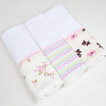 Trio de fraldas de boca em tecido fralda quadriculada premium com acabamento em tricoline 100% algodão, medindo 30cm x 40cm, perfeitas para bebês.