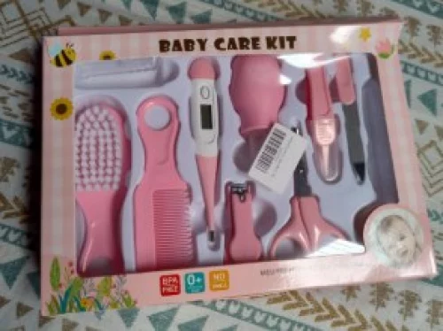 Kit Higiene Bebê Menina Cuidados Essenciais Rosa 10 Peças Lixa de Unha Cortador de Unha Escova de Cabelo Pente Termômetro Dedeira para Escovar Dente Conta-Gotas Sugador Nasal Pinça e Tesoura
