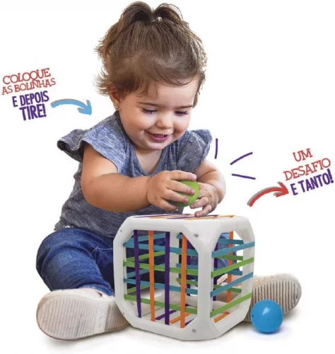 Cubo Entrelaçado, Elka, Cubo Branco com elásticos coloridos/bolinhas amarela, azul, laranja, verde