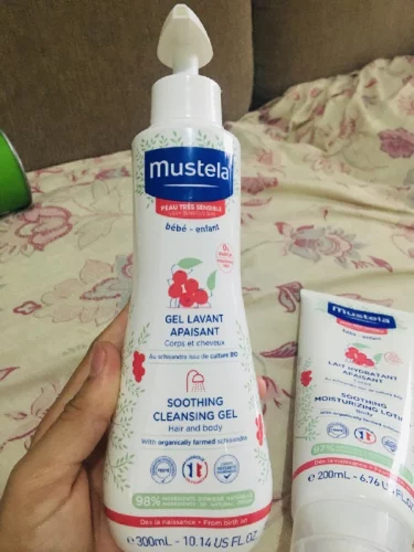 Mustela Gel Lavante Calmante 300ml para Pele Muito Sensível ou Sensibilizada – Sabonete Líquido Corpo e Cabelo para Bebês e Crianças - Sem fragrância - feito com 98% de ingredientes de origem natural