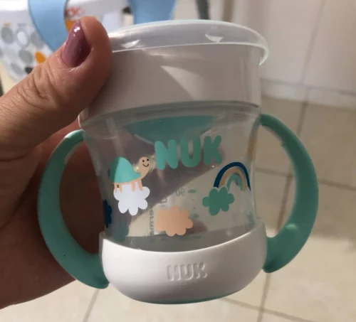O BEBÊ TOMA ÁGUA E NAO DERRAMA 💦
