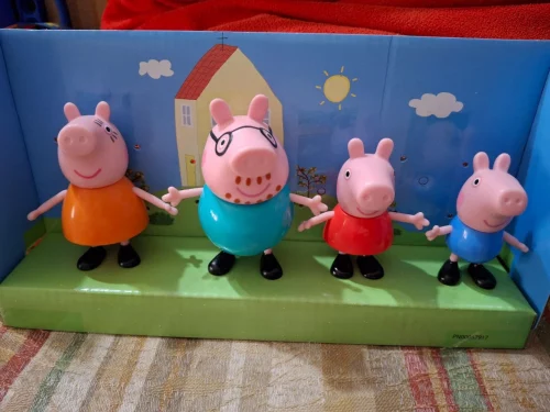 50% OFF 🔥🔥 - Kit Peppa Pig 4 Figuras - Peppa e a Família Pig, para Crianças a Partir de 3 Anos - F2190 - Hasbro, multicolorido