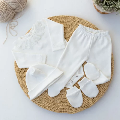 Kit Premium Off White 4 Peças Saída Maternidade Bebê Menina 100% Algodão Renda: Body, Touca,Calça Mijão e Luva