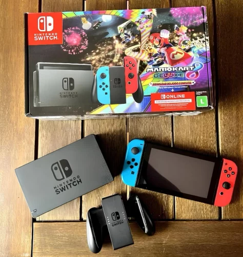 Nintendo Switch 32GB Mario Kart 8 Deluxe