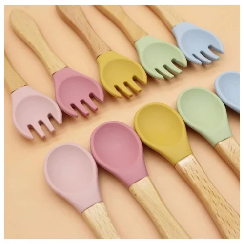 Kit Colher e Garfo de Silicone com Cabo de Madeira infantil Bebê