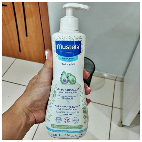 Gel Lavante Suave com Abacate Orgânico, Sabonete Líquido Corpo e Cabelo, Mustela Bebê 500ml