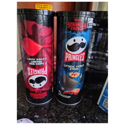 Pack Batata Pringles Stranger Things Bacon 100g e Steak 100g