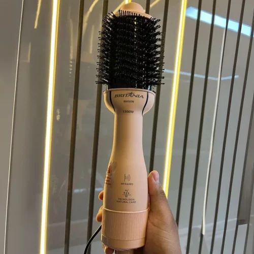 MULHER DE CABELO ESCOVADO É UMA MULHER EM PAZ MULHER DE CABELO ESCOVADO É UMA MULHER EM PAZ