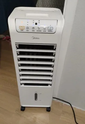 Climatizador Portátil Frio Midea Akaf1 Cor Branco
