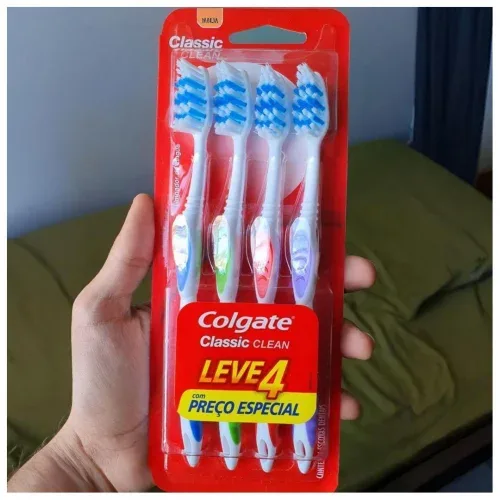 Escovas de Dente Classic Clean Macia Colgate (4 unidades)