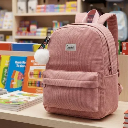 Mochila Feminina Casual Com Chaveiro Pelinho Spector Cor Rosa Desenho do tecido Liso Mochila Feminina Casual Com Chaveiro Pelinho Spector Cor Rosa Desenho do tecido Liso