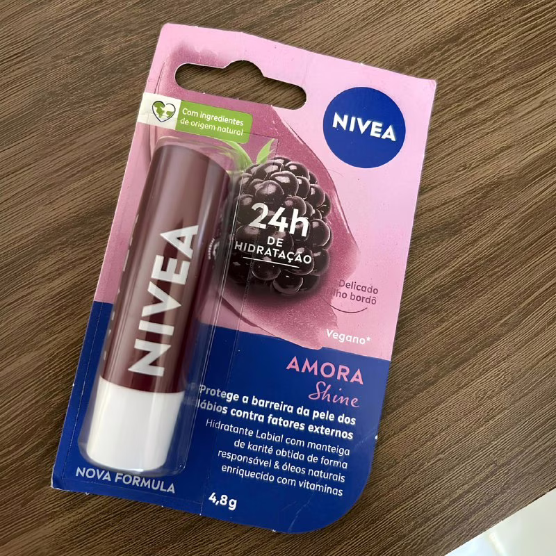 NIVEA Hidratante Labial Amora Shine 4,8g