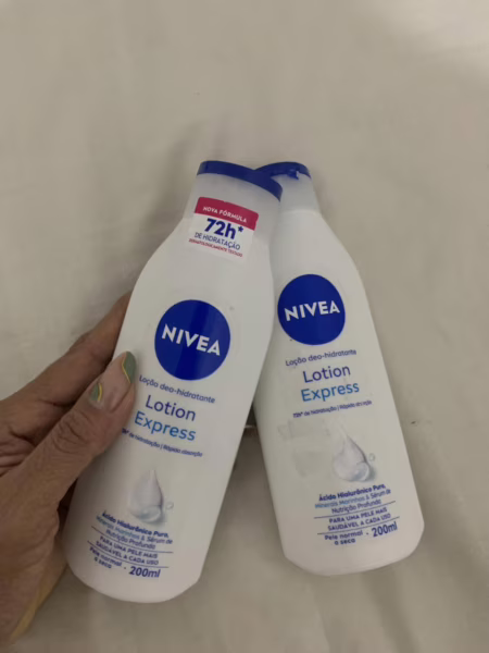 NIVEA Loção Hidratante Corporal Lotion Express - Loção Hidratante com textura leve que hidrata profundamente, protege do ressecamento e auxilia na reg...