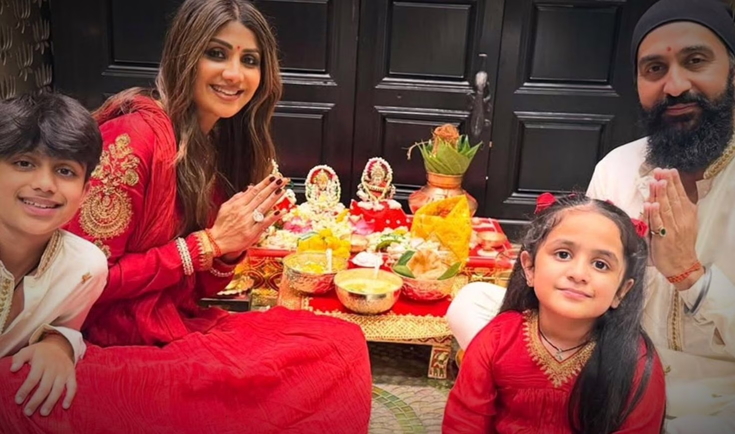 Shilpa Shetty e seus dois filhos em um momento familiar
