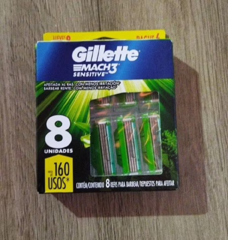 GILLETTE Mach3 Sensitive Carga para Aparelho de Barbear Reutilizável , 8 Refis com Aloe, Barbear Rente com Menos Irritação para Homens com Pele Sensível
