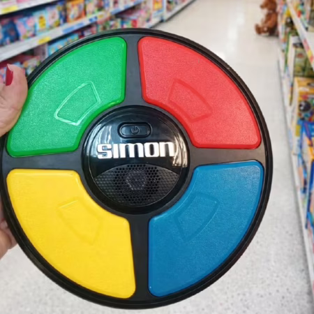 Jogo de Memória Simon Clássico Hasbro Games - (A partir de 8 Anos)
