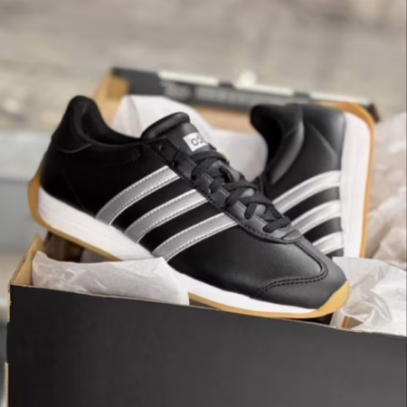 Tênis Adidas Runvista