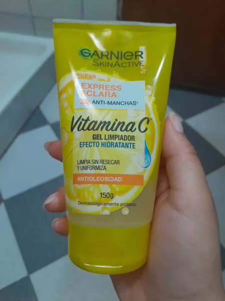 🛍 Gel De Limpeza Facial Hidratante Antimanchas Com Vitamina C E Pantenol Para Controle De Oleosidade Express Aclara Garnier 150ml Mista Dia/noite
