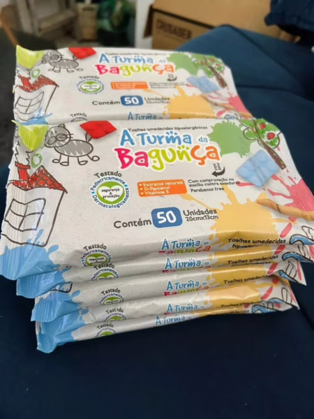 Kit 10 Toalhas Umedecidas Turminha da Bagunça 50 Folhas 98% Água Lenço Umedecido