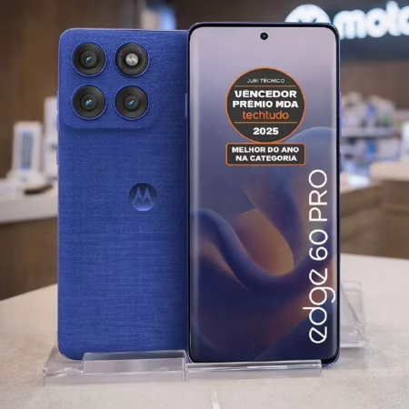 Smartphone Motorola Edge 60 Pro 256GB Azul 5G 24GB RAM 6,7 Câm. Tripla + Selfie 50MP