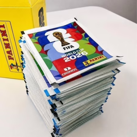 700 Figurinhas Panini da Copa do Mundo 2026 - 100 Envelopes com 7 Figurinhas Display