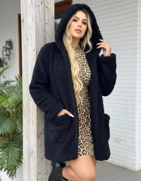 Casaco Sobretudo Teddy Com Bolso Capuz Forrado Pelo