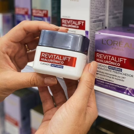 L'Oréal Paris Revitalift Hialurônico Creme Facial Noturno, com Ácido Hialurônico Puro, Com textura leve, preenche linhas de expressão e hidrata a pele intensamente por 24h, 49g