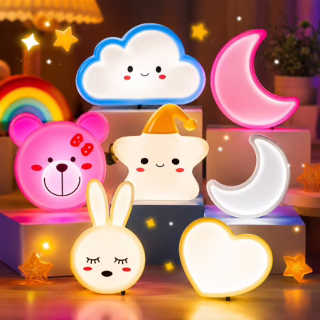 ABAJUR DE TOMADA COM LED ESTRELA, LUA, CORAÇÃO,ASTRONAUTA, NUVEM, CORUJA E BORBOLETA