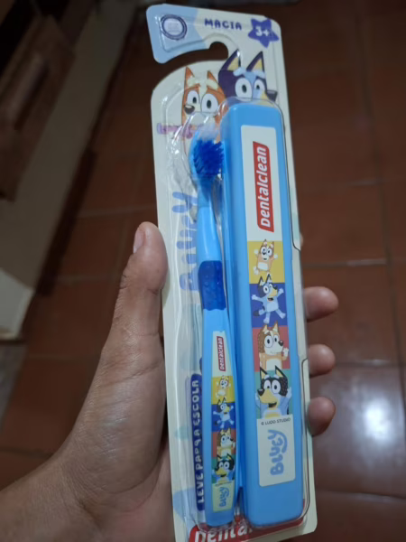 😍 Dentalclean Escova de Dente Bluey Escolar Infantil Macia Marrom ou Azul