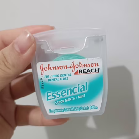 Fio Dental Essencial Menta Johnson's Reach 100m
