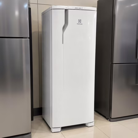 Geladeira Electrolux 240L RE31 Porta Branca Degelo Fácil 110v